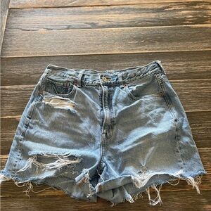 AE the highest rise mom Jean light wash  Distressed Denim Women Shorts 8